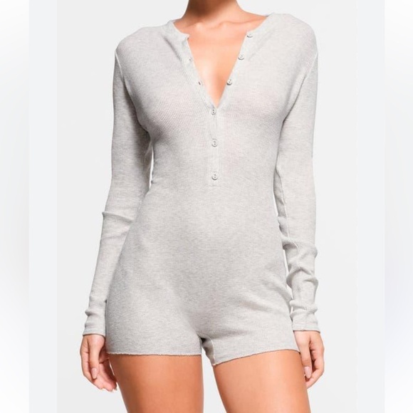 Skims waffle Gray Long Sleeve Romper XL